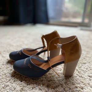 Blue and gold heels!